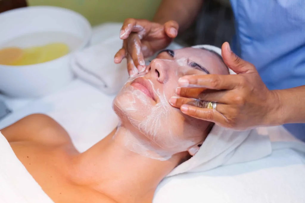  Morning vs Night Beauty Routine: What’s the Difference?